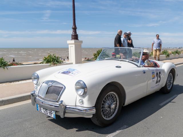 Retro Chatelaillon Plage oldtimer race